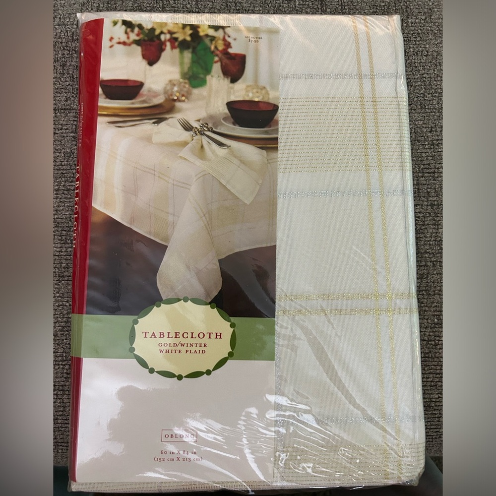 NWT-Holiday Tablecloth